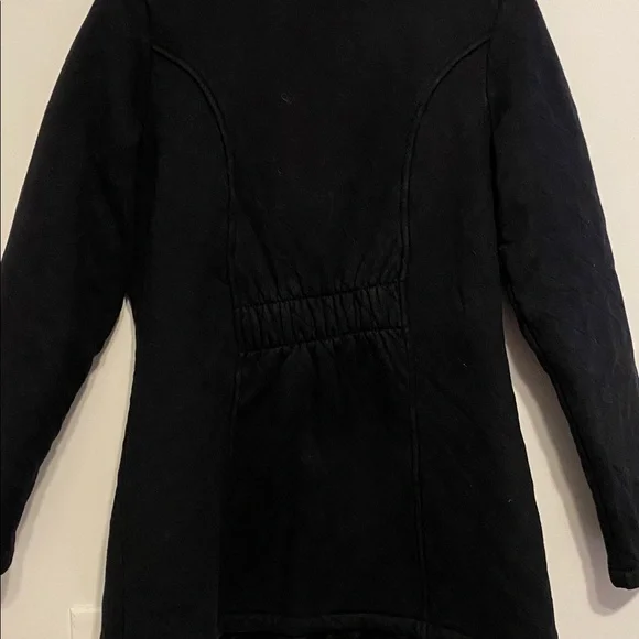 The North Face Women's Black Puffer Jacket, soft inside, good condition - Picture 4 of 9